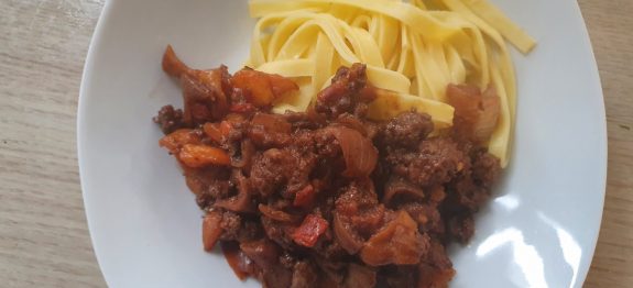 Spaghetti met rode wijn gehaktsaus saus